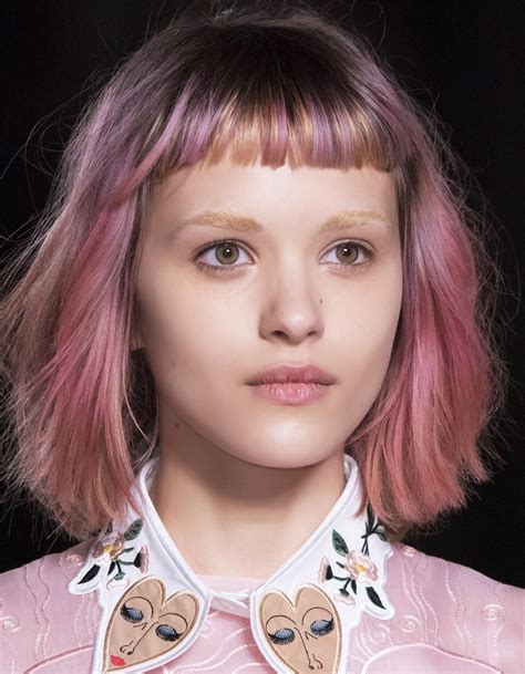 Frange Courte Idée Couleur Cheveux Coiffures Carré