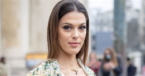 Iris Mittenaere son astuce géniale pour ne pas avoir de boutons