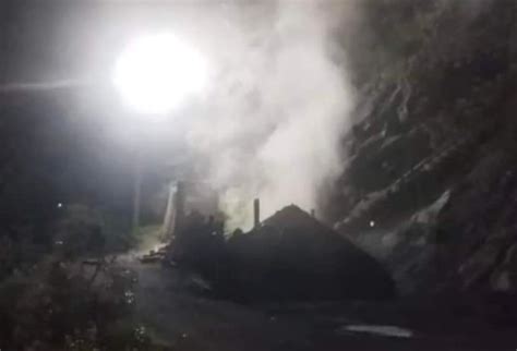 Explosión de tres minas dejó 11 mineros atrapados en Cundinamarca