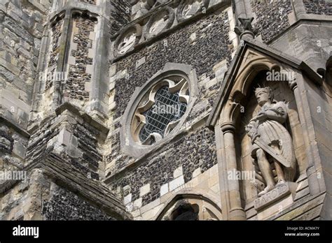 King Harold Ii Statue At Waltham Abbey Church Essex Stock Photo Alamy