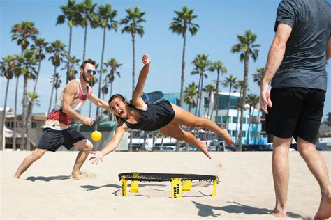 Learn all about Spikeball: Rules, How to Play, Videos and Scoring - OnFocus