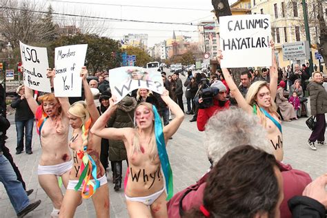 Femen Nude Guro Protest Against Islam Sankaku Complex