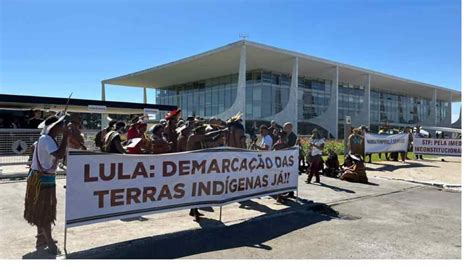 Ind Genas Protestan En Brasilia Por Demarcaci N De Tierras Noticias Prensa Latina