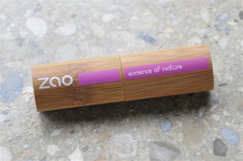 J ai testé et adoré le rouge à lèvres Bio Rose Nude de ZAO Réglisse Myrtilles