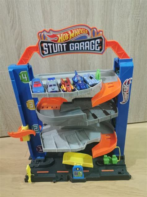 Hot Wheels Mega Prenosna Gara A