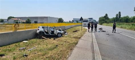 Frontale Tra Auto E Camion A Montichiari Morto Un Uomo Giornale Di