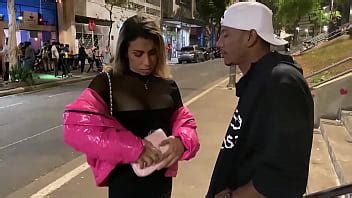 Comendo A Safadinha do Forró em público na praça Roosevelt Dogging XVIDEOS