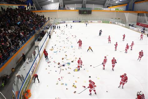 Victoria Del Club Hielo Jaca Sobre El Txuri Urdin El Pirineo