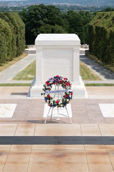 The Tomb of the Unknown at Arlington National Cemetery Editorial Image ...