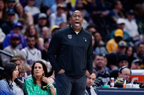 Kings Mike Brown Named Nba Coach Of The Year