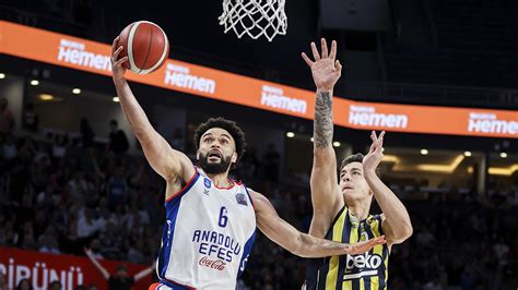 Türkiye Basketbol Süper Ligi nde ilk finalist Anadolu Efes oldu