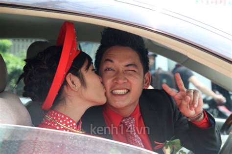 Soi kỹ những nụ hôn ngọt ngào của hot girl Việt