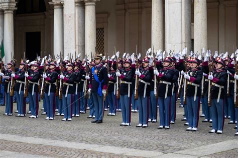 Esercito Giura Il Fierezza Dell Accademia Militare Di Modena