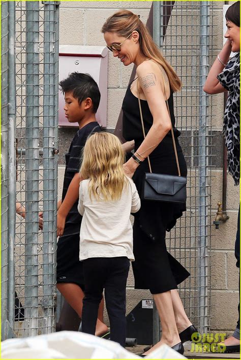 Angelina Jolie & Kids Visit the Sea Life Sydney Aquarium!: Photo