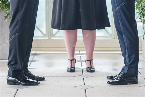 Dos Hombres Gay Lgbtq De Pie En El Altar De La Ceremonia De Boda Juntos Frente A Frente Con