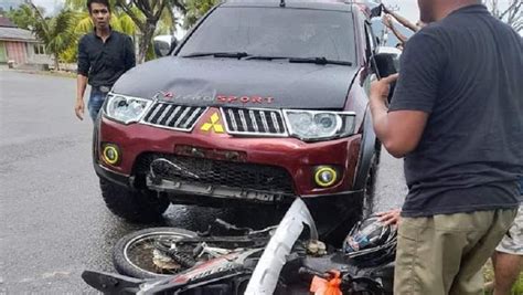 Kecelakaan Di Kolaka Utara Pajero Sport Tabrak Pengendara Motor