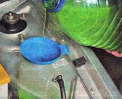 Охлаждающая жидкость — замена (Лада Калина Хэтчбэк, 2004-2013, ВАЗ-1119 ...