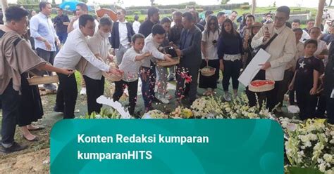 5 Berita Populer Pemakaman Melitha Sidabutar Istri Nyekar Ke Makam Babe Cabita Kumparan