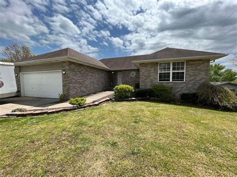 208 W Gate Ln, Nixa, MO 65714 - See Est. Value, Schools & More