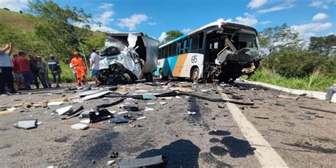 Batida Entre Caminhão ônibus E Carro Deixa Um Morto E Três Feridos