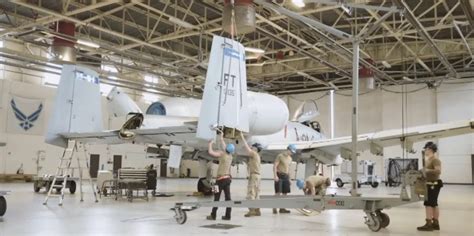 Time-lapse video shows Moody Maintainers replacing damaged horizontal