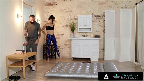 Beauty Uses Her Hairy Pussy To Please Her Client XNXX