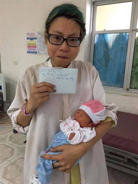 Sau sinh con của Hot girl ăn quỵt Bella được người đàn ông bí ẩn nuôi trong 3 năm