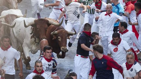 Cinco Heridos Uno De Ellos Por Asta Tras El Tercer Encierro De Los