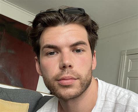 Does Luke Newton Have A Girlfriend Luke Newton 11 Facts About The