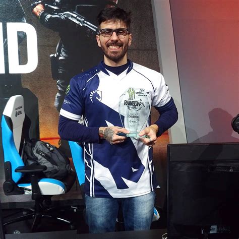 Campeões Mundiais Brasileiros da Liquid conquistam título inédito em R6