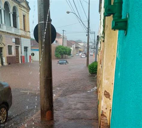 Chuva Causa Estragos E Provoca Alagamentos Em Bariri