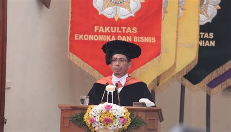 Prof Mahfud Sholihin Dikukuhkan Jadi Guru Besar Universitas Gadjah Mada