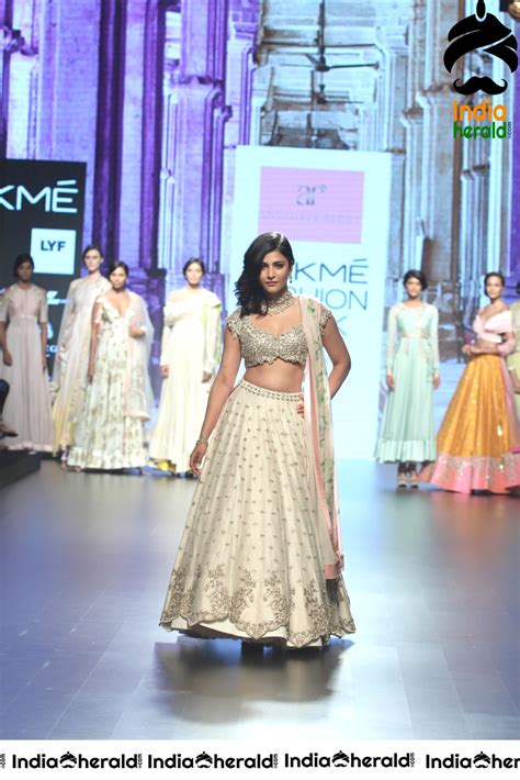 Shruti Haasan Hot Photos Collection Set