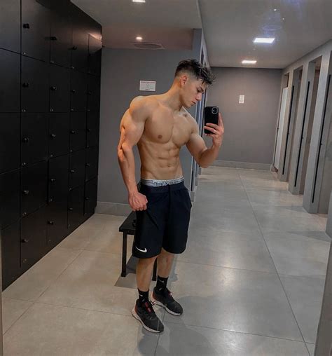 Hot Guys A Great Looking Guy Every Day Page