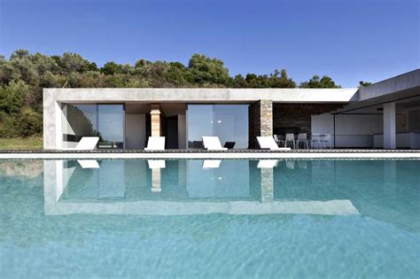 Maximizing Views with Strategic Pool Placement and Open Design • ArtFasad