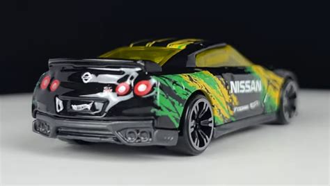 Тематична Машинка Hot Wheels 2017 Nissan GT R R35 Neon Speeders 1 64 HLH72 HLH75 Black