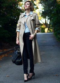 С чем носить светлый плащ?