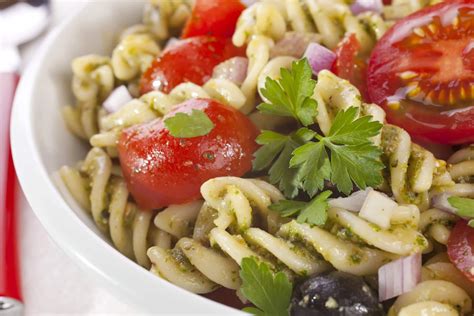 Ricetta Pasta Fredda Con Pomodorini Pesto E Olive Il Club Delle Ricette