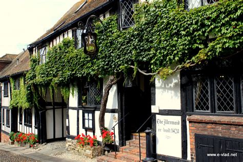 Rye, England - Entrance to Mermaid Inn. | TouristBee