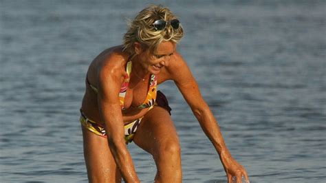 Gros cul nu blonde mariée sur la plage photos de filles porno