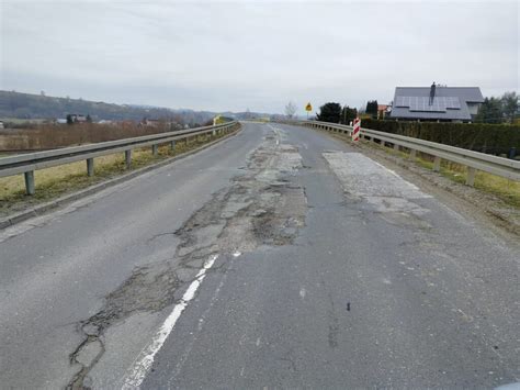 Fatalny stan drogi wojewódzkiej na odcinku Czudec Zaborów