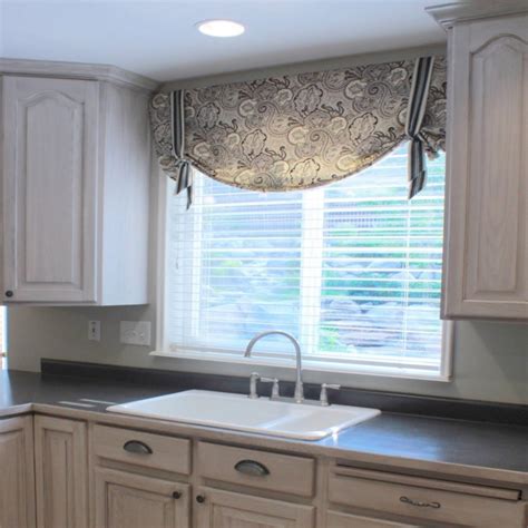 20+30+ Kitchen Window Valance Ideas