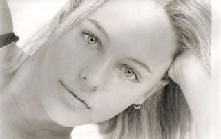 Lara de Miguel Página fotos desnuda descuido topless bikini pezón