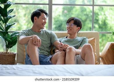 Happy asian home sex 照片和图片 Shutterstock