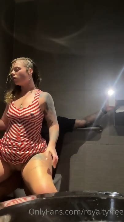 Sex In The Plublic Bathroom Queen Royalty