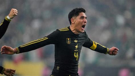 Ariel Winter Bares Her Booty in Teeny String Bikini See the Risqué Pics wkyc