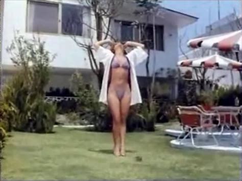 Naked Olivia Collins In Picardia Mexicana