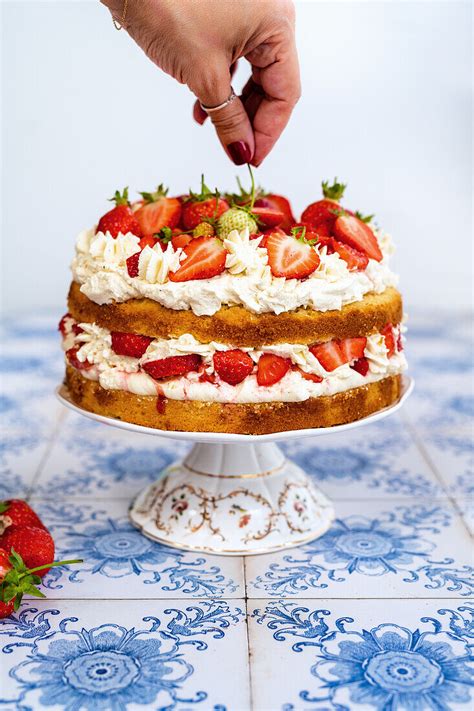 Naked Strawberry Shortcake Bilder Kaufen 13640591 StockFood