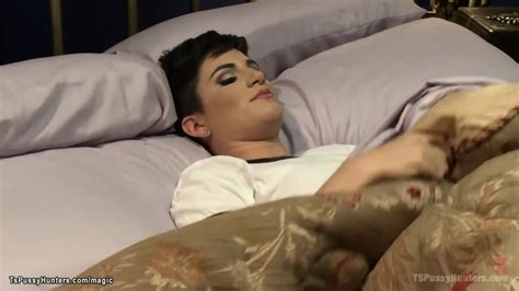 Shemale Fucks And Licks Rich Babe