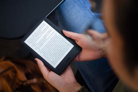 Amazon Kindle vs. Kindle Paperwhite | Digital Trends